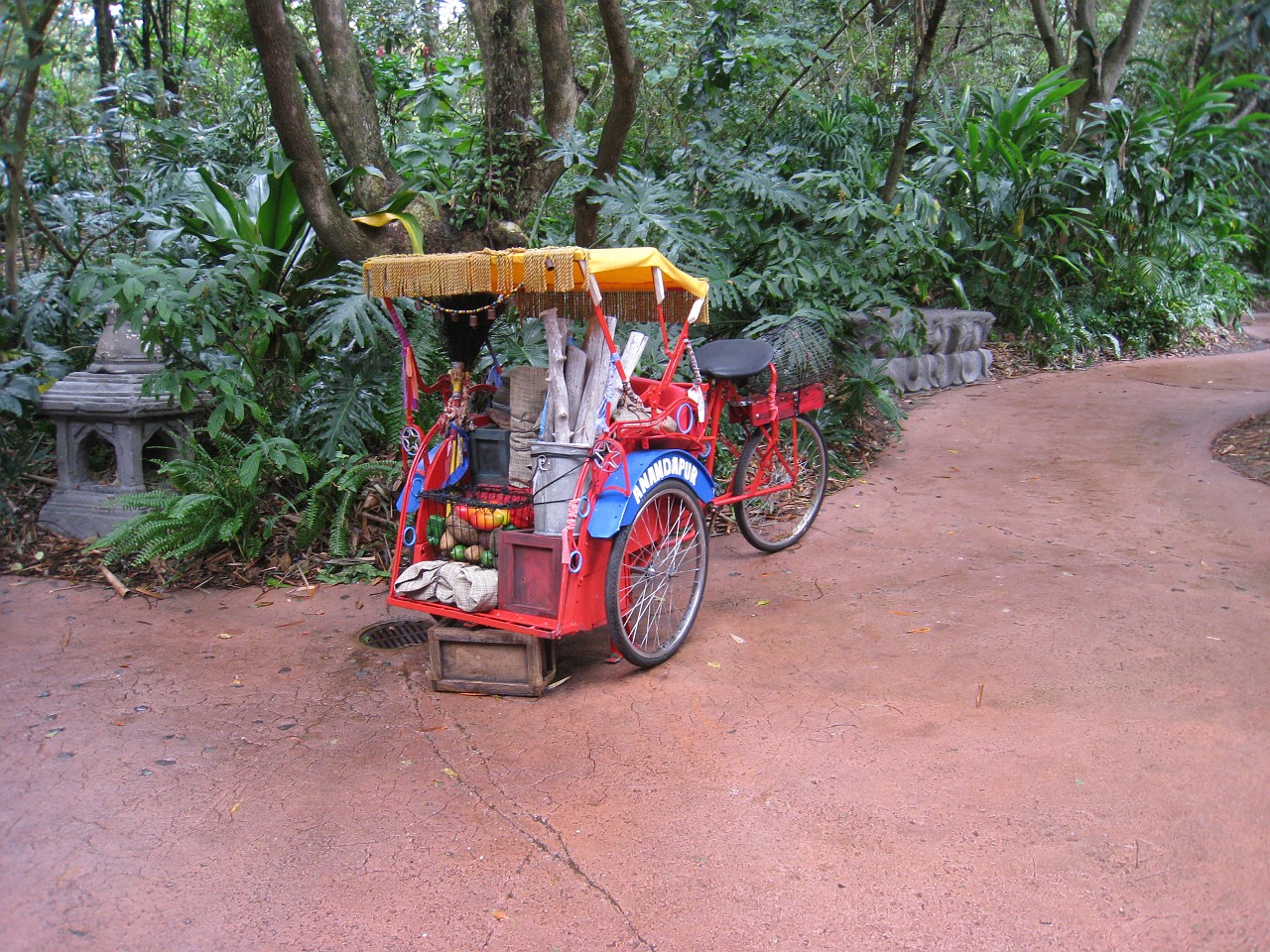 Vacation 2007-12 - Disney Parks  0727.jpg - The 2007-08 vacation to Florida included Disney World. We visited some of the larger theme Resorts along with Animal Kingdom and Disney Hollywood Studios.